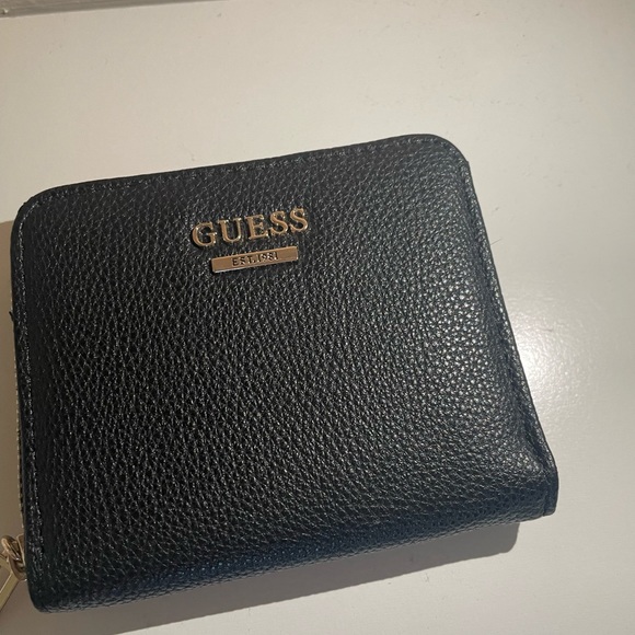 Guess small zip around wallet. Perfect condition. Never used. - Picture 2 of 6